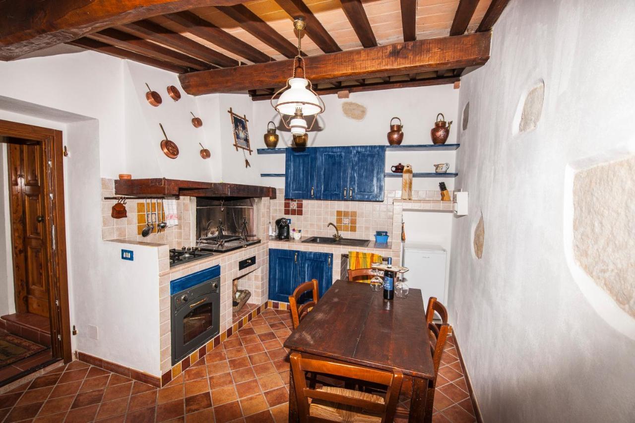 הוילה סרטאנו Il Borgo Del Lupo מראה חיצוני תמונה